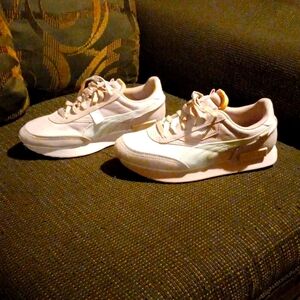 $30 PUMAS Size 9